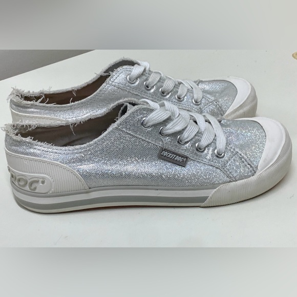 Women's 7.5 Rocket Dog Sparkly Metallic Silver Rubber Toe Lace Up Sneakers - Picture 11 of 16